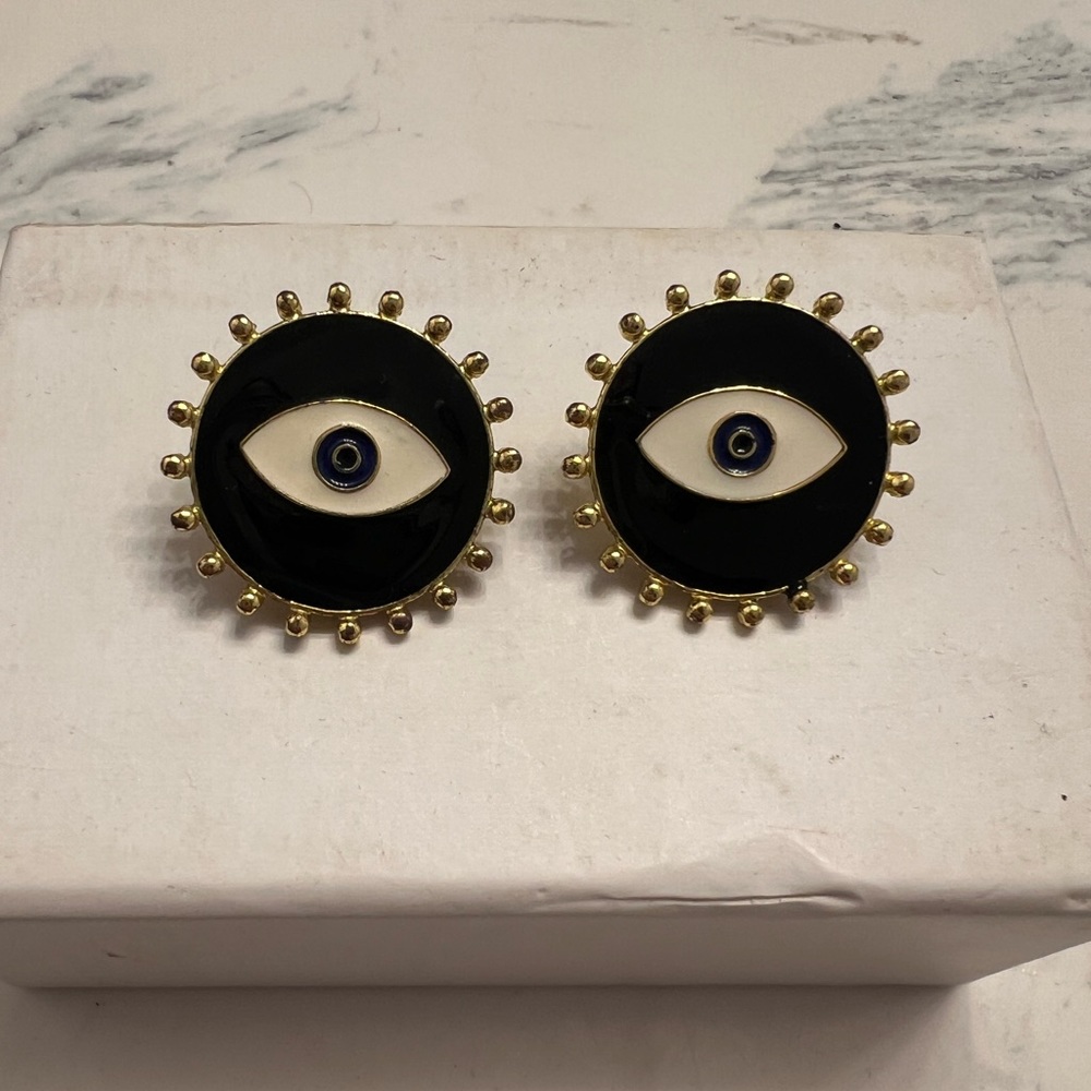 Black eye earrings